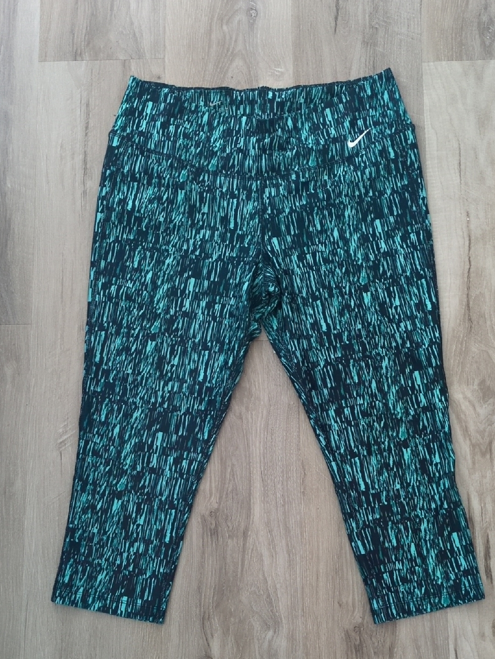 Nike Teal and Black Patterned Capri Leggings